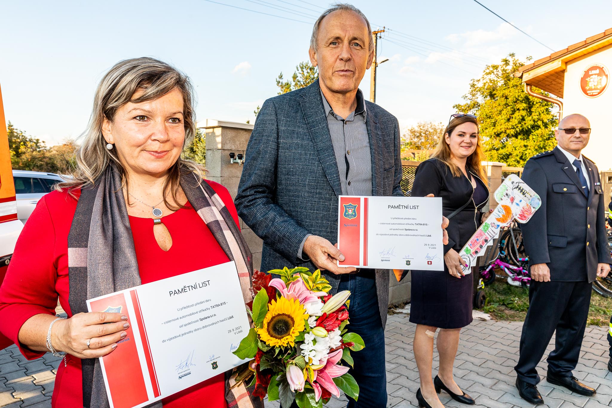 02 Spolana darovala hasičský vůz dobrovolným hasičům v Libiši.jpg